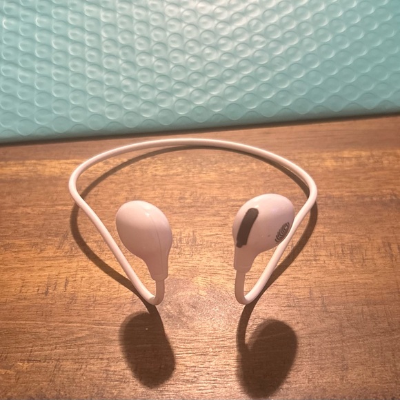 Pro Air Wireless Earbuds - Picture 3 of 3